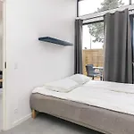 6 Person In * جيليليه
